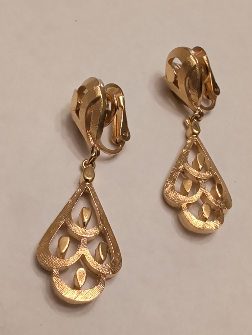 Trifari Gold Tone Teardrop Dangle Clip On Earrings